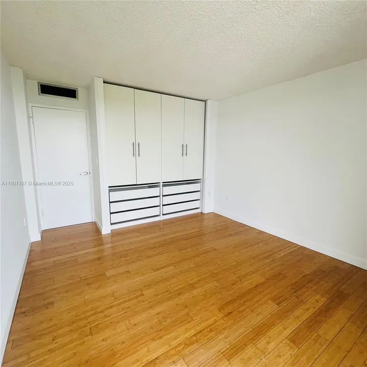 Brickell Biscayne #6M image #13