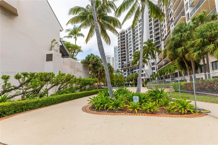 Brickell Key II #904 image #30