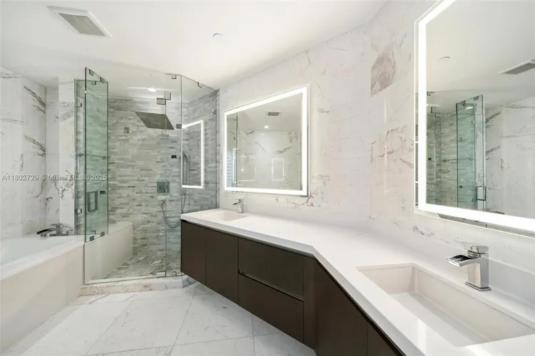 Paramount Miami Worldcenter #3107 image #12