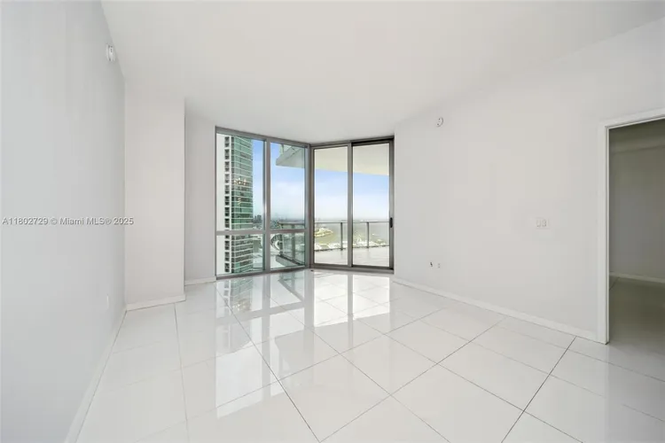 Paramount Miami Worldcenter #3107 image #21