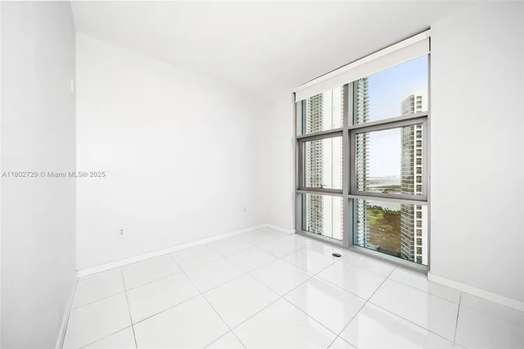 Paramount Miami Worldcenter #3107 image #22