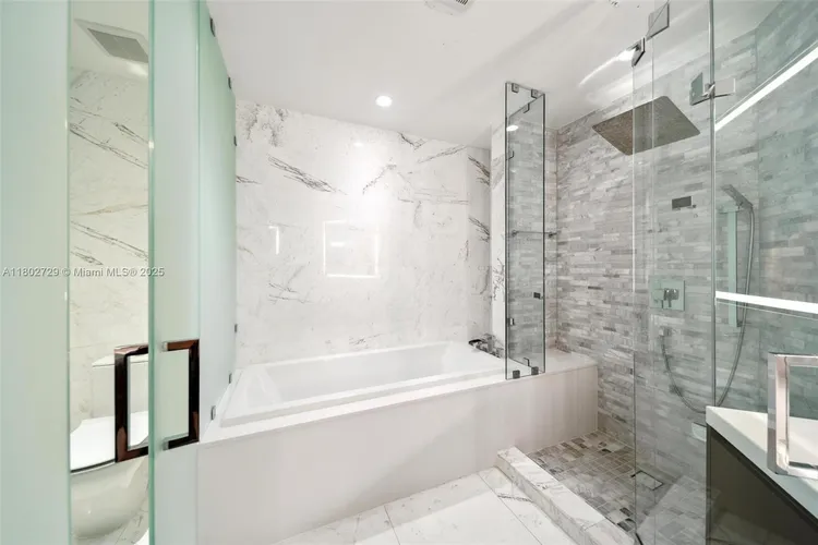 Paramount Miami Worldcenter #3107 image #30