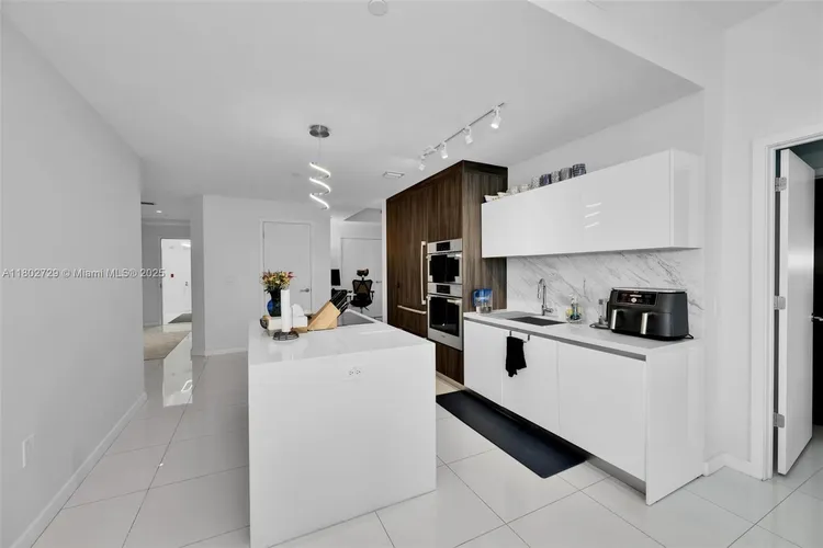 Paramount Miami Worldcenter #3107 image #39