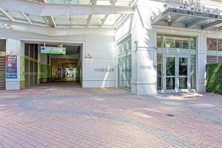 Midblock Condominium #706 image #13