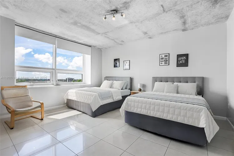 Midblock Condominium #706 image #8