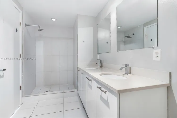 Midblock Condominium #706 image #9