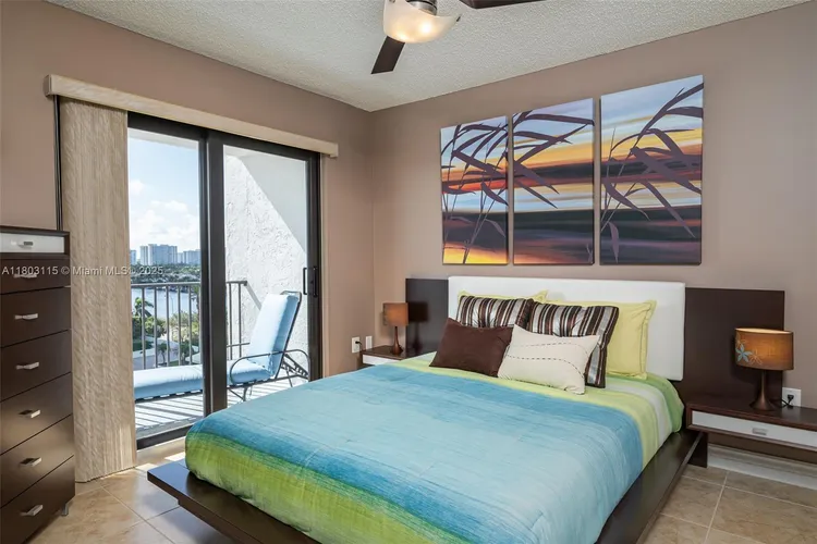 The Summit #907N image #14