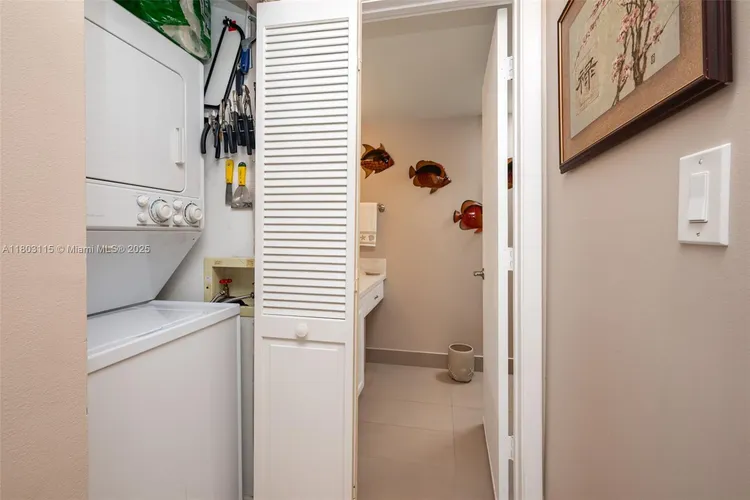 The Summit #907N image #16