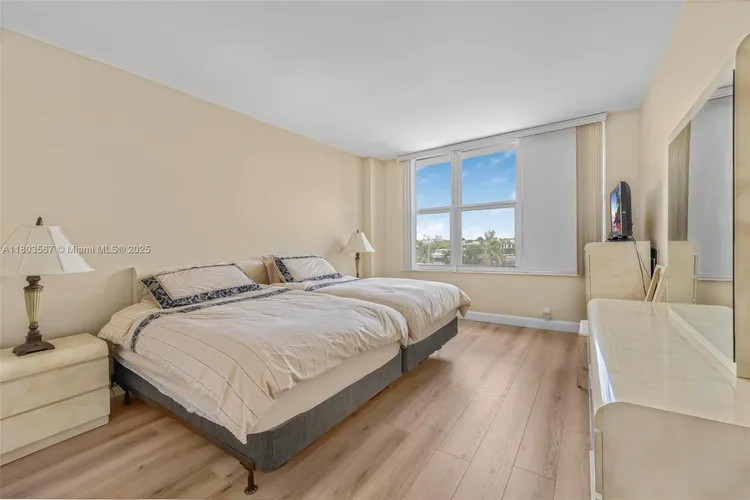 Mimosa #303 image #10