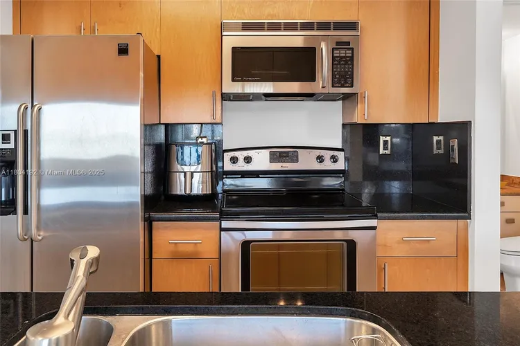 Villa Regina Condo #707 image #10