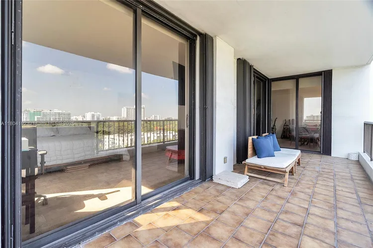 Villa Regina Condo #707 image #16