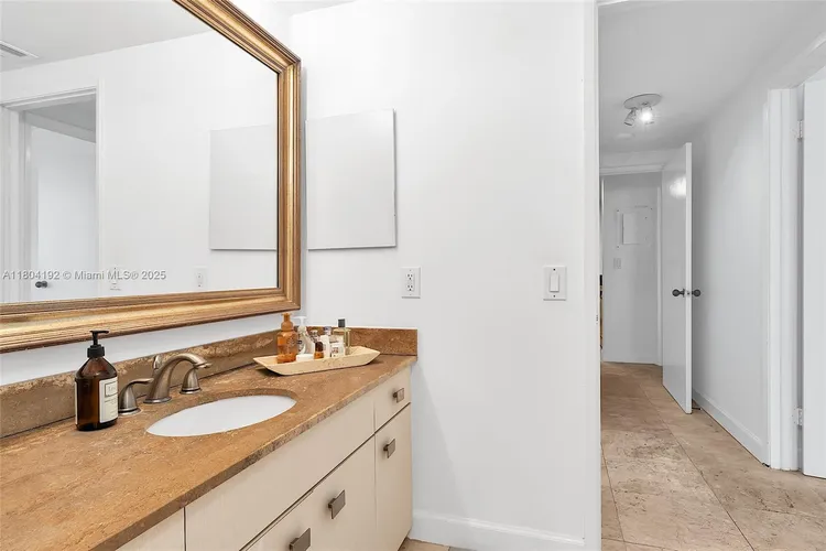 Villa Regina Condo #707 image #32