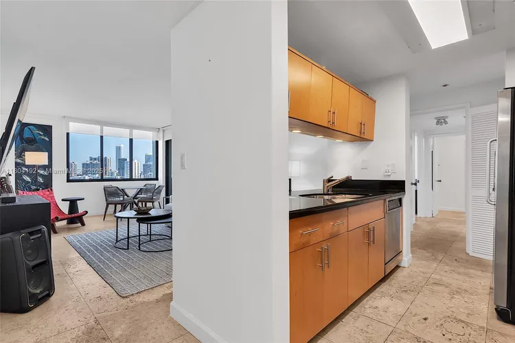 Villa Regina Condo #707 image #7