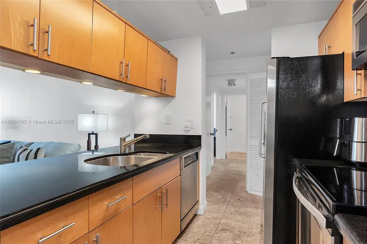 Villa Regina Condo #707 image #8