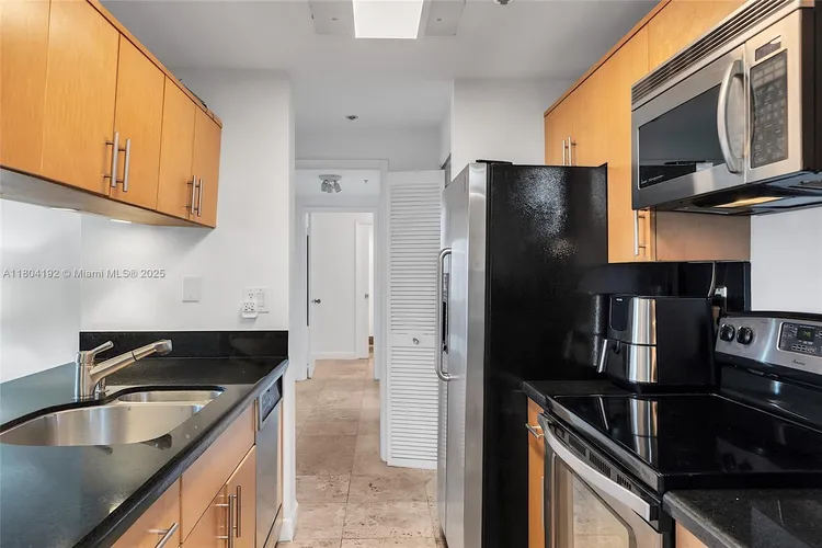 Villa Regina Condo #707 image #9