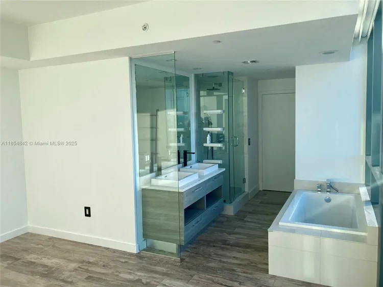 Paraiso Bay #4408 image #12