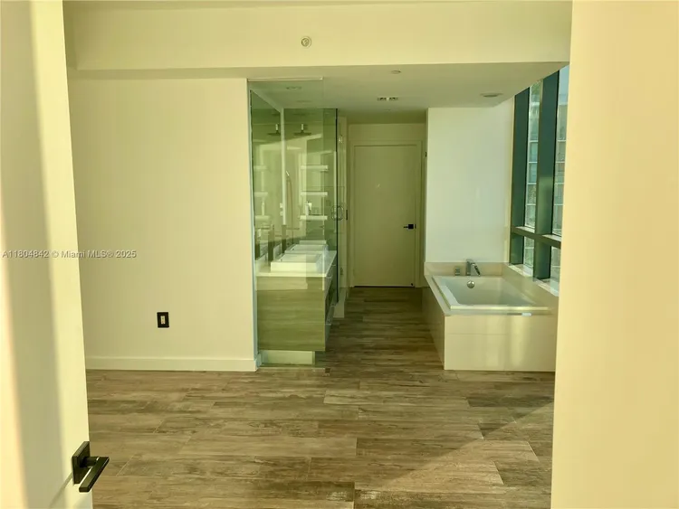 Paraiso Bay #4408 image #6