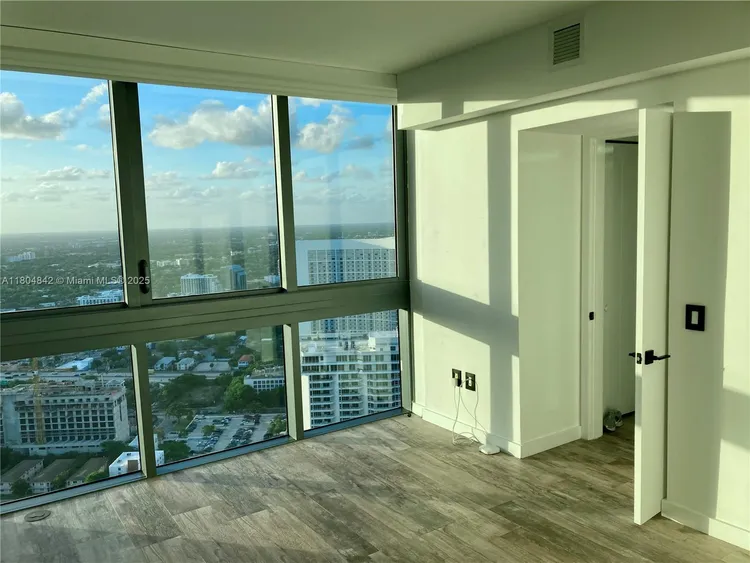 Paraiso Bay #4408 image #8