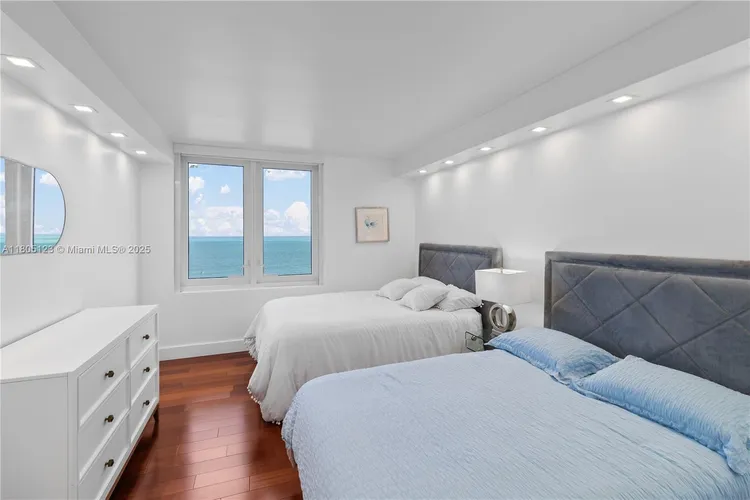 Roney Palace #1410 image #11