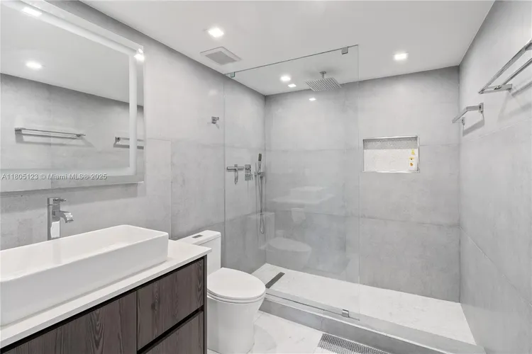 Roney Palace #1410 image #14