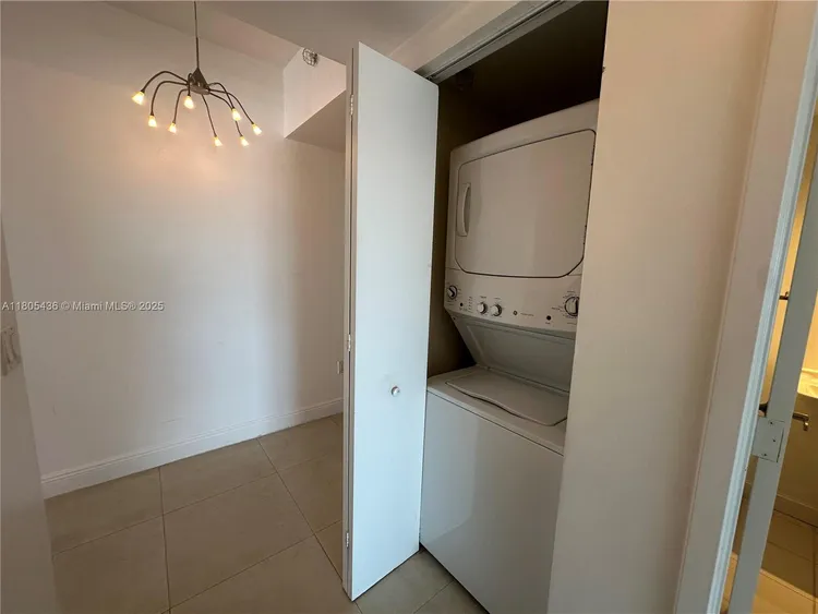 Latitude #3901 image #10