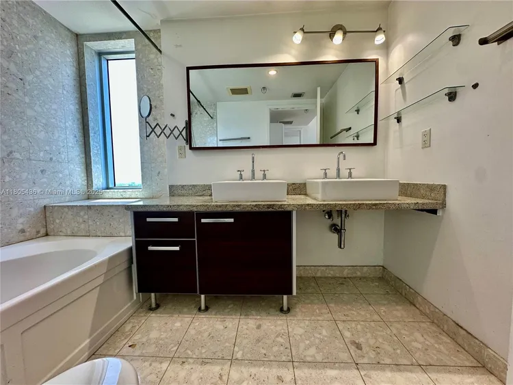 Latitude #3901 image #15