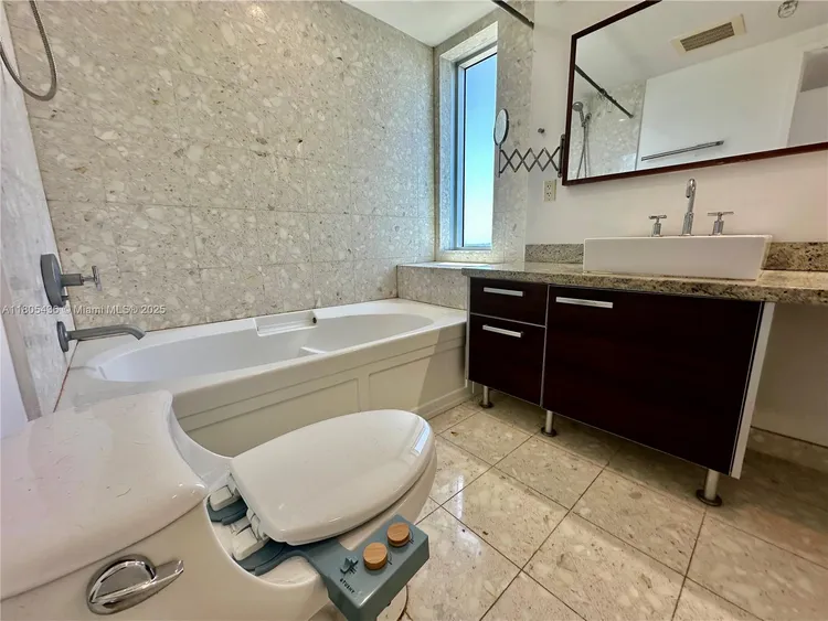 Latitude #3901 image #16