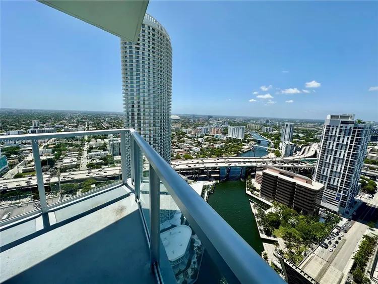 Latitude #3901 image #18