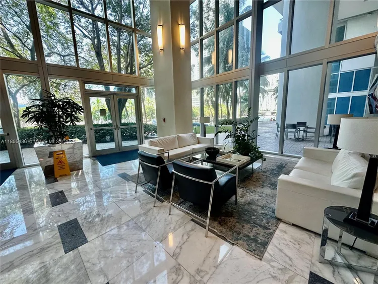 Latitude #3901 image #20