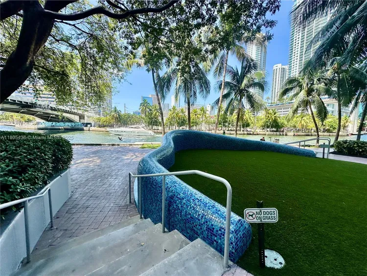 Latitude #3901 image #21