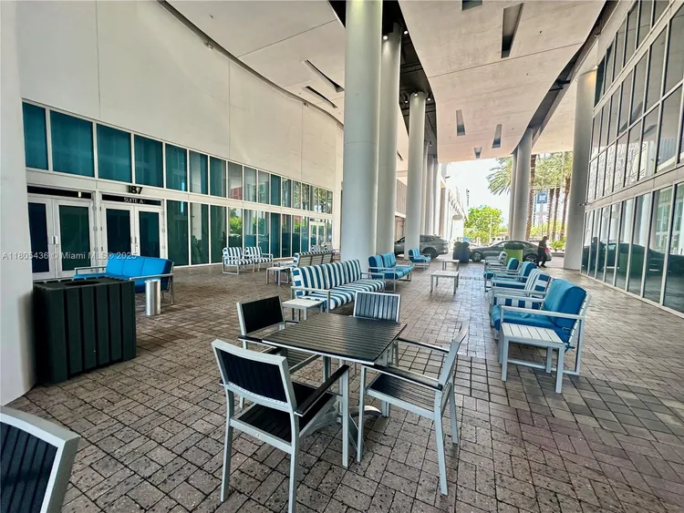 Latitude #3901 image #23