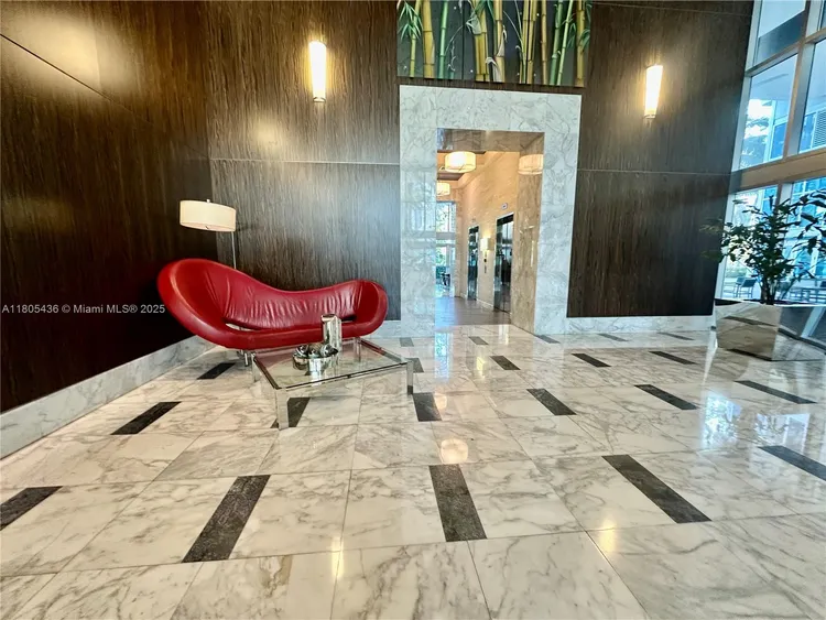 Latitude #3901 image #24