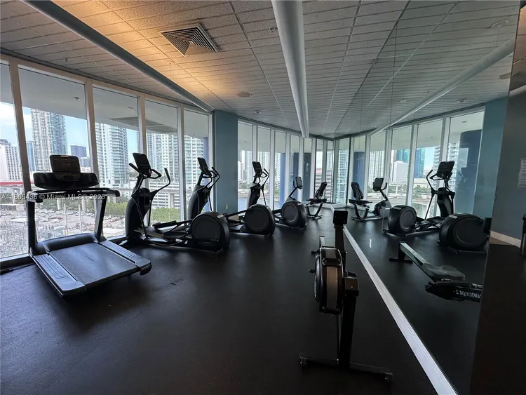 Latitude #3901 image #25