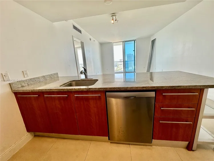 Latitude #3901 image #6