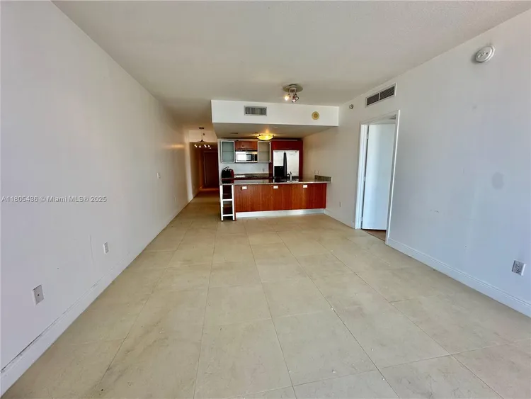 Latitude #3901 image #7