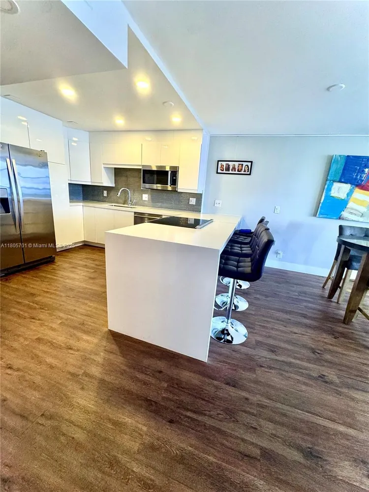 200 Leslie Condo #817 image #11