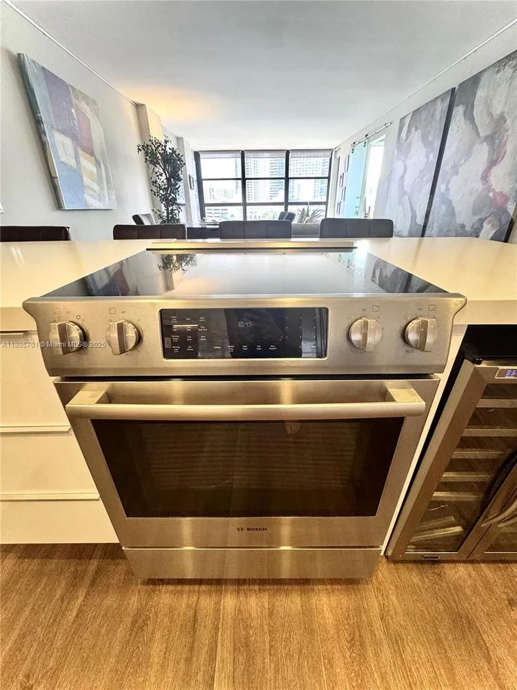 200 Leslie Condo #817 image #13