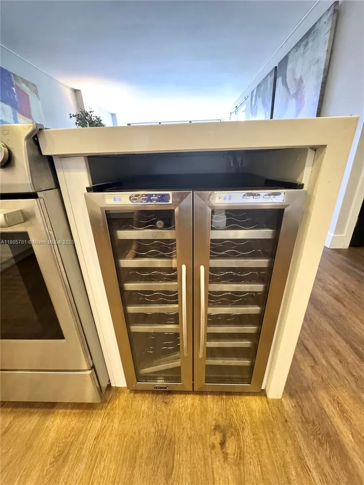 200 Leslie Condo #817 image #15