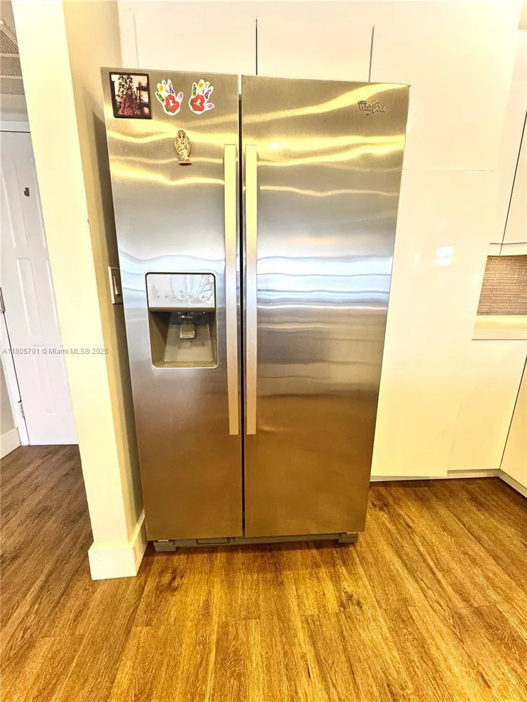 200 Leslie Condo #817 image #16