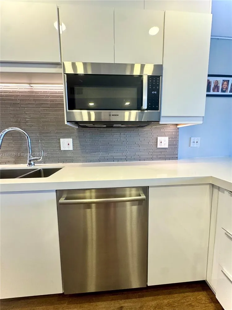 200 Leslie Condo #817 image #17