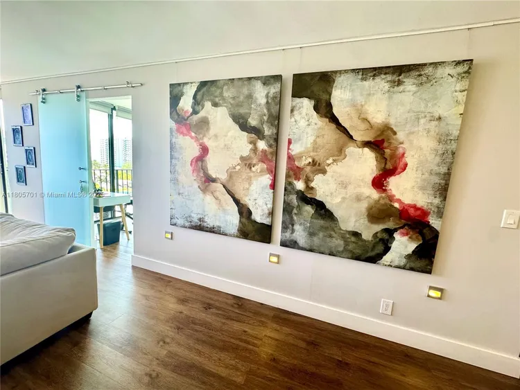 200 Leslie Condo #817 image #21