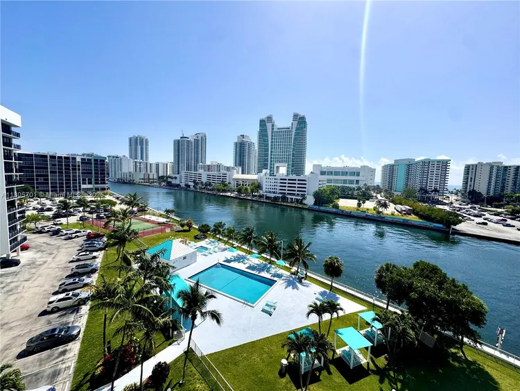 200 Leslie Condo #817 image #22