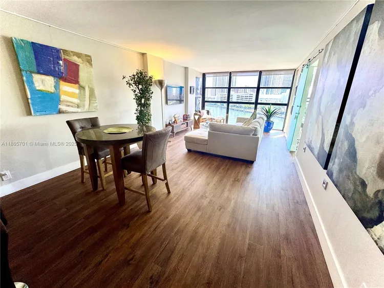 200 Leslie Condo #817 image #24