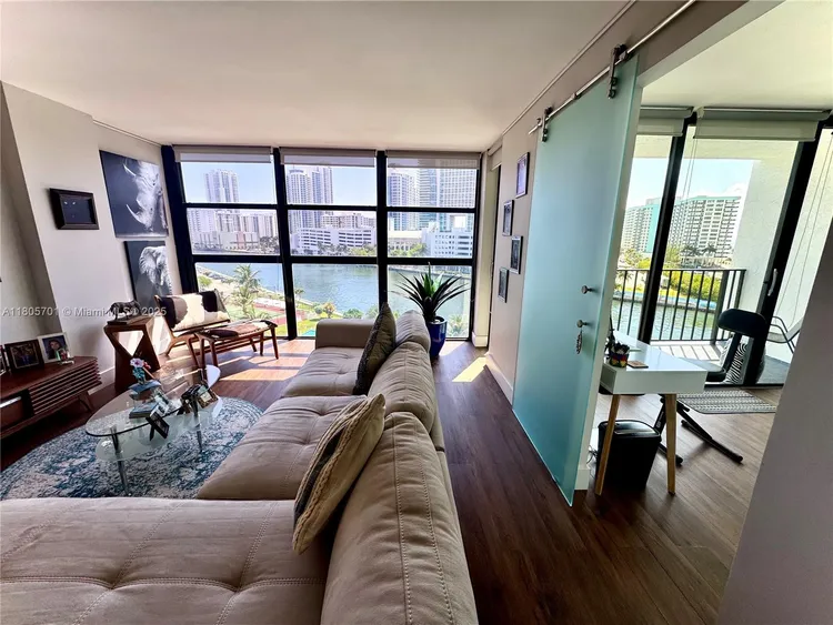 200 Leslie Condo #817 image #25