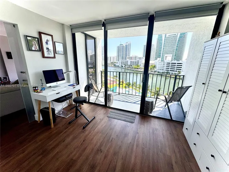 200 Leslie Condo #817 image #29