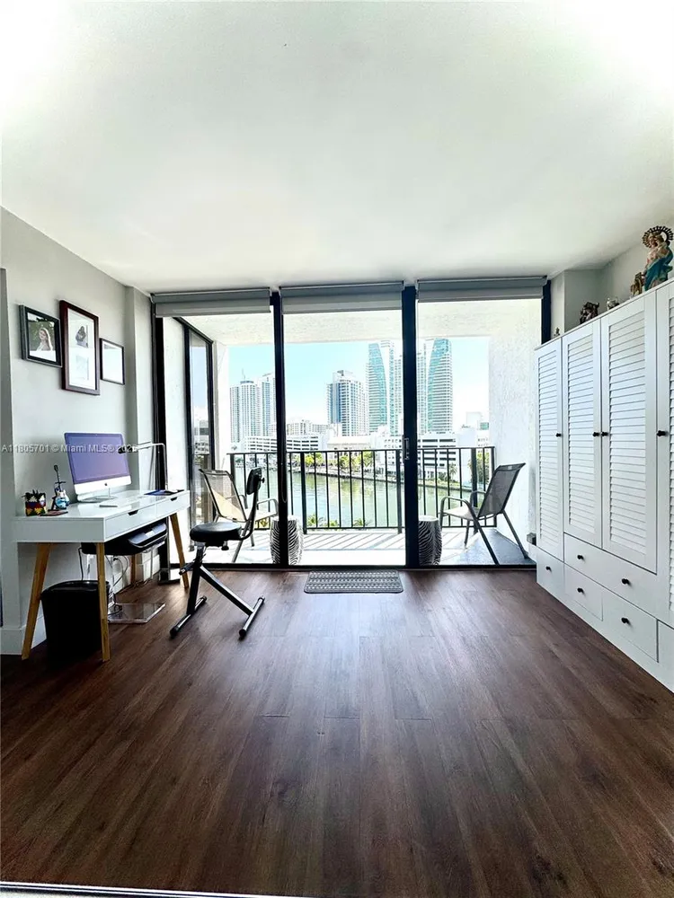 200 Leslie Condo #817 image #30