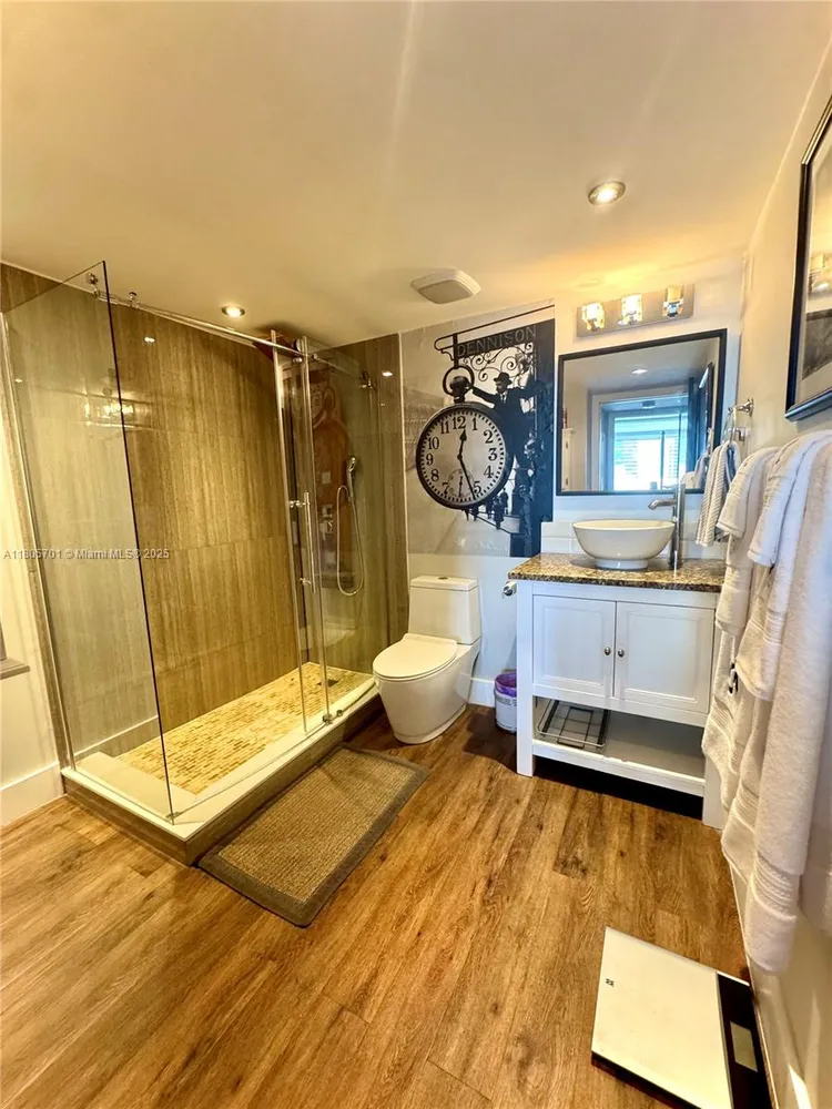 200 Leslie Condo #817 image #38