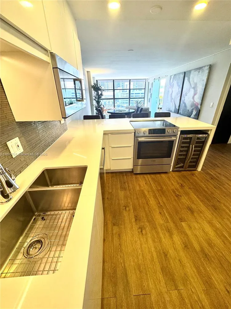 200 Leslie Condo #817 image #41