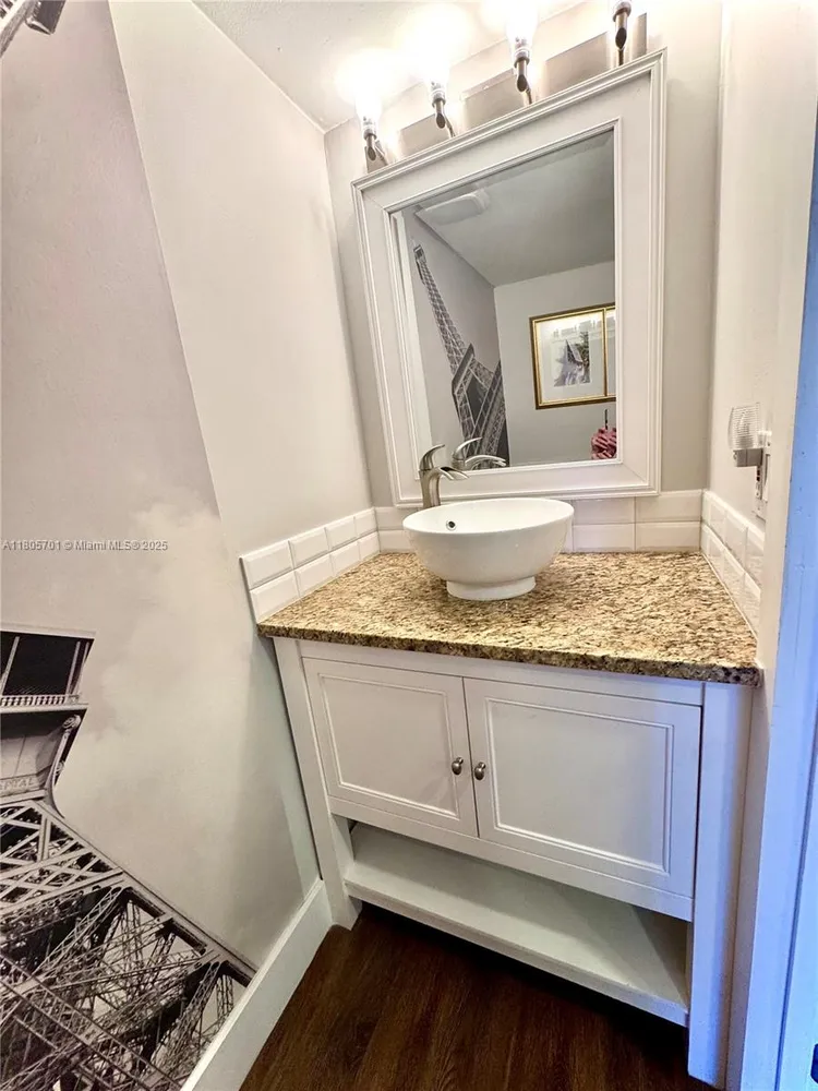 200 Leslie Condo #817 image #44