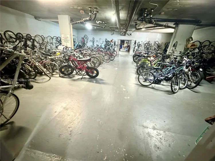 200 Leslie Condo #817 image #53